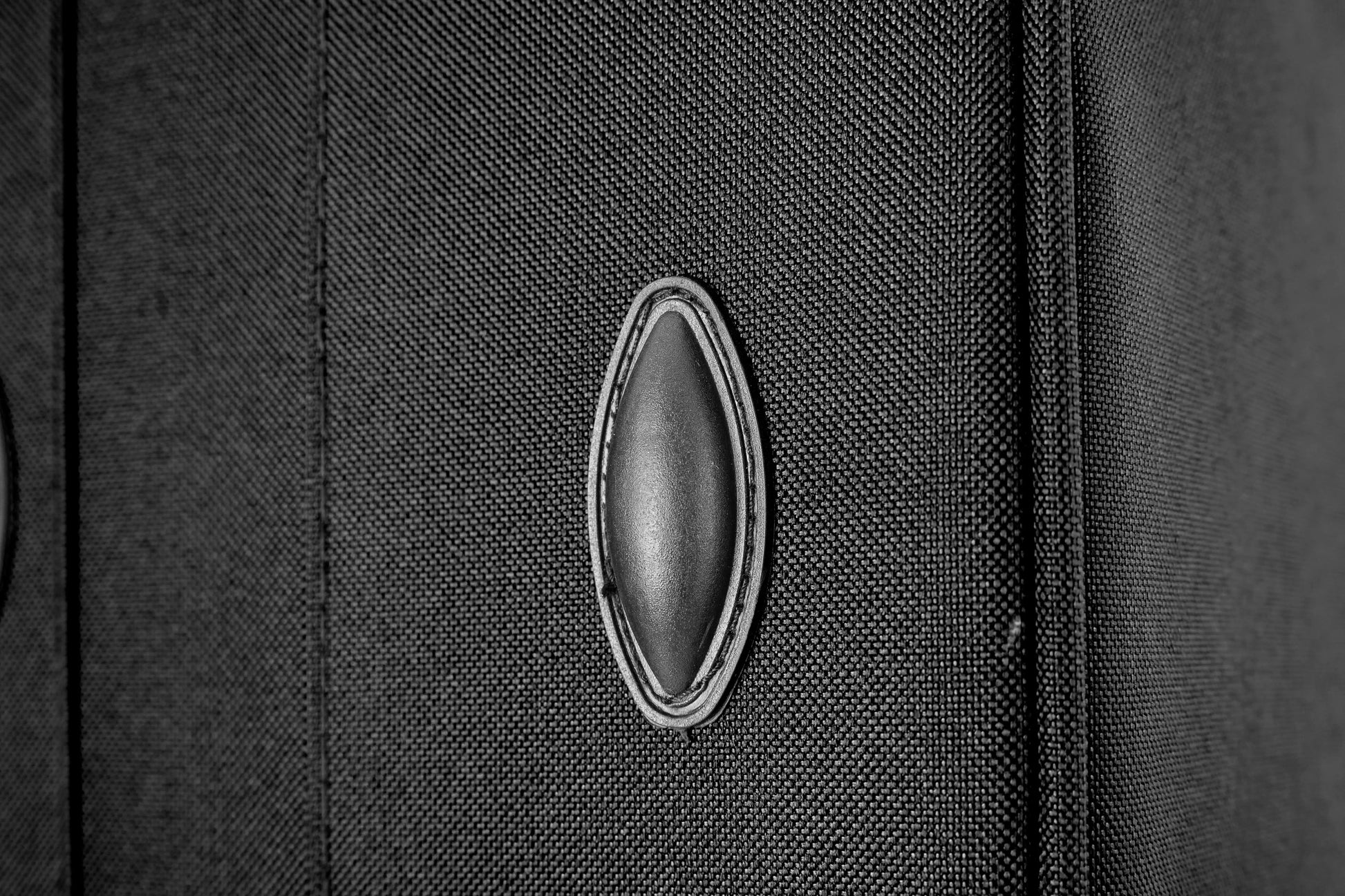 Large Suitcase side stump in DK 16 Orivo Black on white background